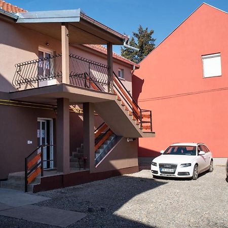 Apartmani Centar Lux New Nagybecskerek Kültér fotó
