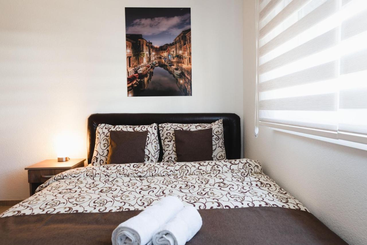 Apartmani Centar Lux New Nagybecskerek Kültér fotó