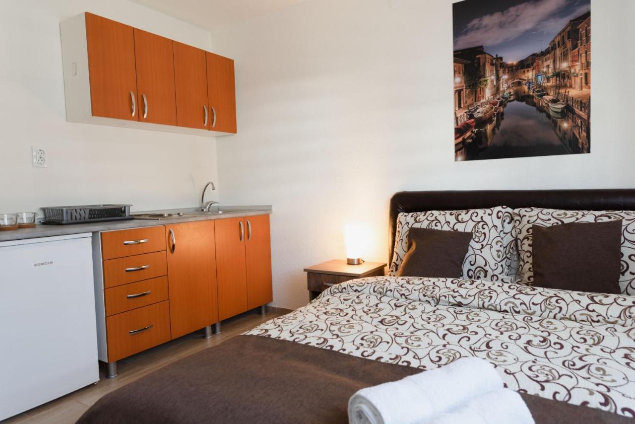 Apartmani Centar Lux New Nagybecskerek Kültér fotó