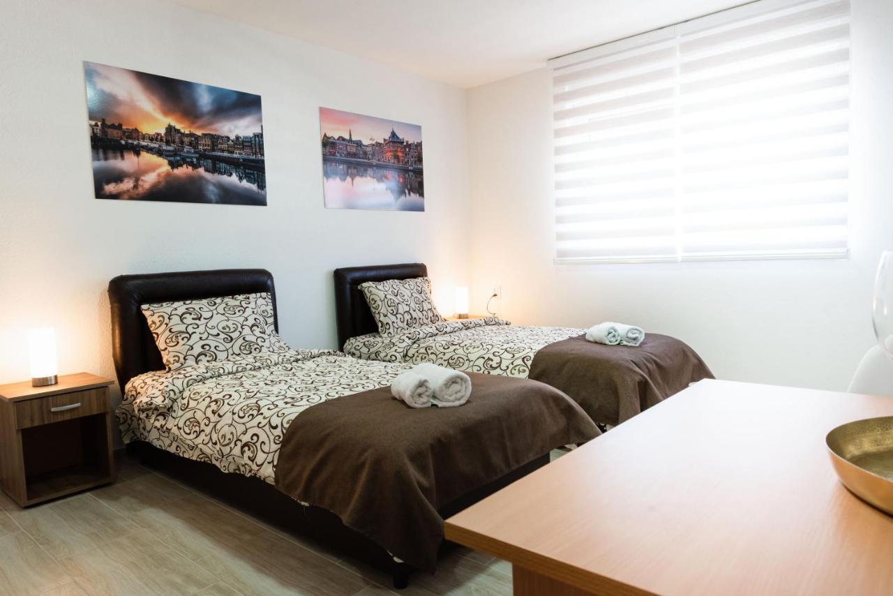 Apartmani Centar Lux New Nagybecskerek Kültér fotó